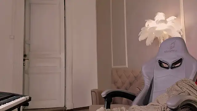 Snapshot of Alisia_Mars chatting on 02-11-25, 09:42 Alisia Mars online show from 02-11-25, 09:42