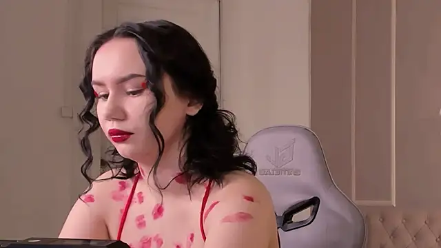 Snapshot of Alisia_Mars chatting on 02-14-25, 05:51 Alisia Mars online show from 02-14-25, 05:51