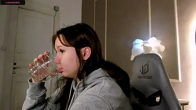 Snapshot of Alisia_Mars chatting on 09-18-25, 05:31 Alisia Mars online show from 09-18-25, 05:31