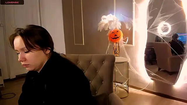 Snapshot of Alisia_Mars chatting on 10-15-25, 05:40 Alisia Mars online show from 10-15-25, 05:40