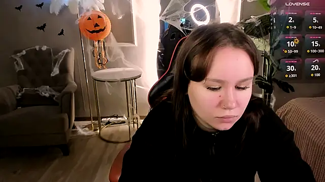 Snapshot of Alisia_Mars chatting on 10-18-25, 05:32 Alisia Mars online show from 10-18-25, 05:32