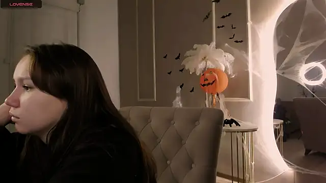 Snapshot of Alisia_Mars chatting on 10-22-25, 05:41 Alisia Mars online show from 10-22-25, 05:41