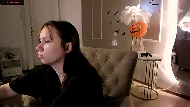 Snapshot of Alisia_Mars chatting on 10-23-25, 05:29 Alisia Mars online show from 10-23-25, 05:29