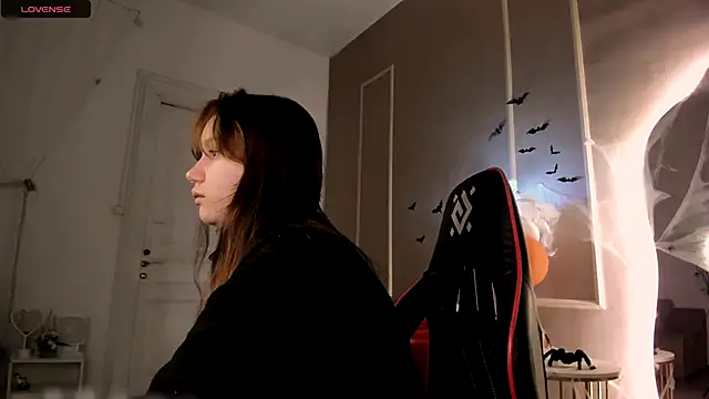 Snapshot of Alisia_Mars chatting on 10-24-25, 05:26 Alisia Mars online show from 10-24-25, 05:26