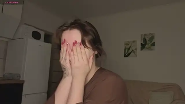 Snapshot of Alisia_Mars chatting on 10-25-25, 04:42 Alisia Mars online show from 10-25-25, 04:42