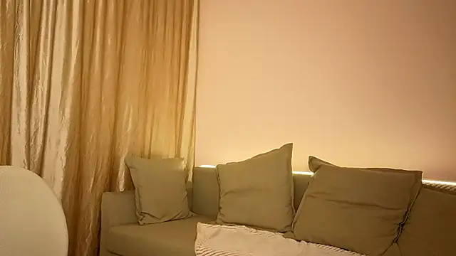 Snapshot of Alisia_Mars chatting on 11-13-25, 04:06 Alisia Mars online show from 11-13-25, 04:06