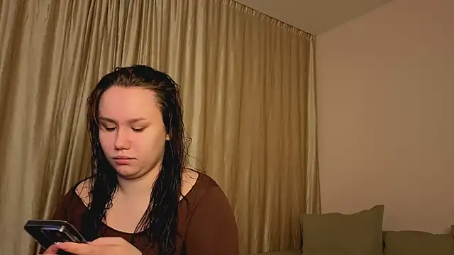 Snapshot of Alisia_Mars chatting on 11-15-25, 04:32 Alisia Mars online show from 11-15-25, 04:32