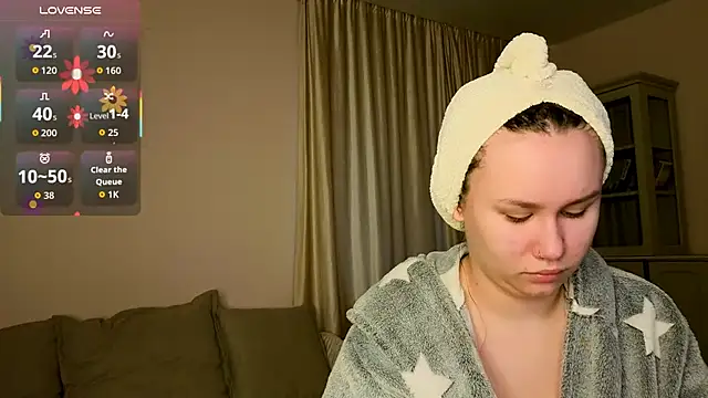 Snapshot of Alisia_Mars chatting on 11-18-25, 06:18 Alisia Mars online show from 11-18-25, 06:18