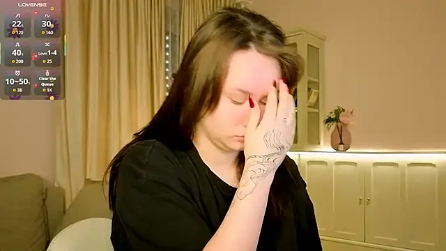 Snapshot of Alisia_Mars chatting on 12-14-25, 05:13 Alisia Mars online show from 12-14-25, 05:13