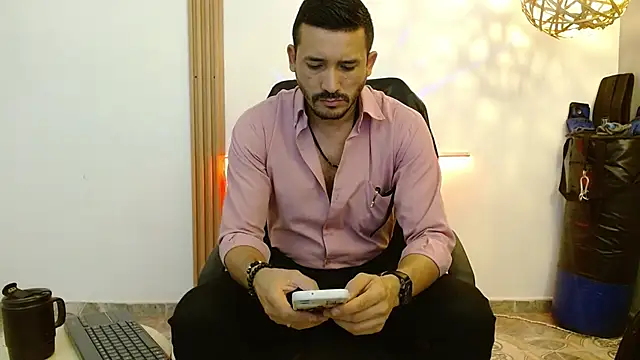 Reiko 85  online show from 11-19-25, 07:36