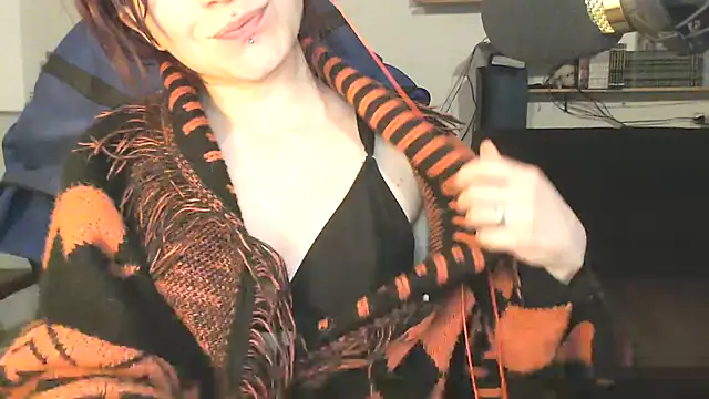 complicata mente online show from 03-18-25, 05:42