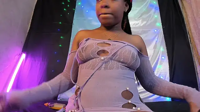 Snapshot of DeisyHarper chatting on 12-17-24, 04:56 DeisyHarper online show from 12-17-24, 04:56