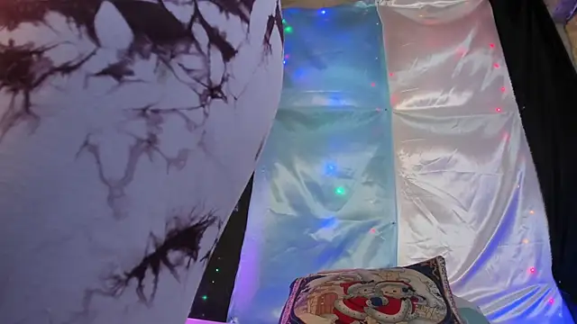 Snapshot of DeisyHarper chatting on 12-21-24, 02:04 DeisyHarper online show from 12-21-24, 02:04