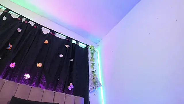 Snapshot of DeisyHarper chatting on 09-30-25, 06:29 DeisyHarper online show from 09-30-25, 06:29