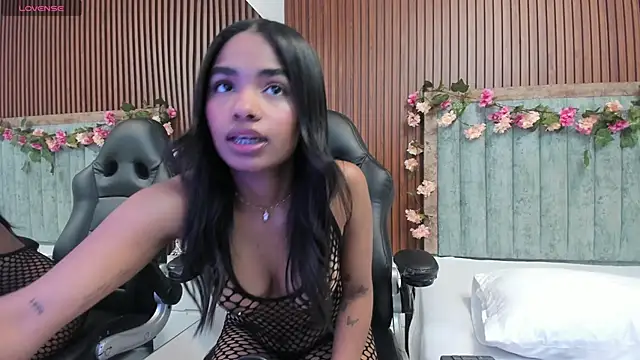 Snapshot of Lucy_Frazier chatting on 12-04-24, 12:14 Lucy Frazier online show from 12-04-24, 12:14