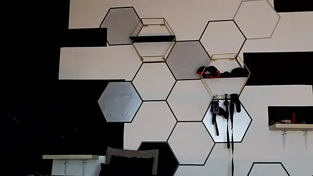 haileycat online show from 02-18-25, 04:26