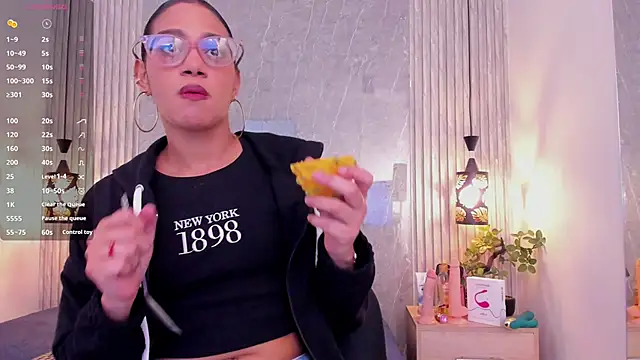 Snapshot of Alahia_Baiter chatting on 01-24-25, 11:37 Alahia Baiter online show from 01-24-25, 11:37