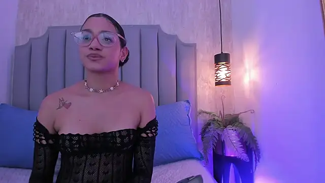 Snapshot of Alahia_Baiter chatting on 03-03-25, 03:31 Alahia Baiter online show from 03-03-25, 03:31