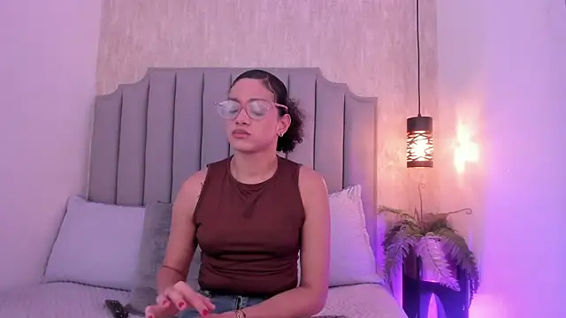 Snapshot of Alahia_Baiter chatting on 03-05-25, 11:38 Alahia Baiter online show from 03-05-25, 11:38