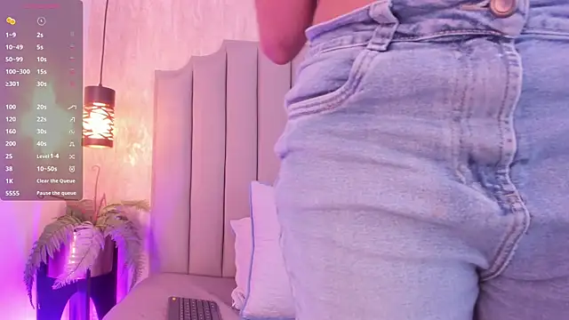 Snapshot of Alahia_Baiter chatting on 03-10-25, 11:42 Alahia Baiter online show from 03-10-25, 11:42