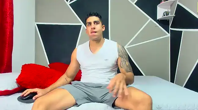 Snapshot of astrom_greyy chatting on 01-08-25, 09:44 astrom greyy online show from 01-08-25, 09:44