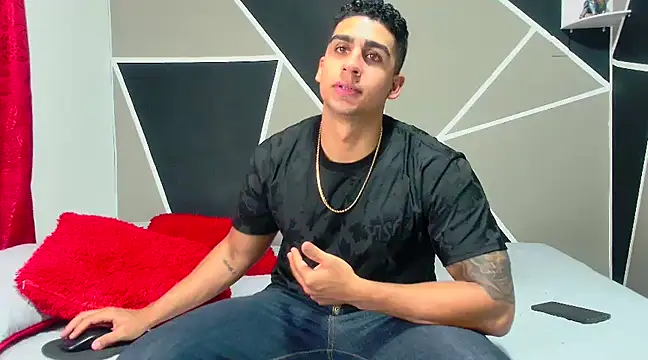 Snapshot of astrom_greyy chatting on 01-18-25, 10:28 astrom greyy online show from 01-18-25, 10:28