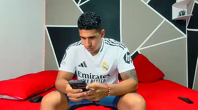 Snapshot of astrom_greyy chatting on 02-08-25, 10:19 astrom greyy online show from 02-08-25, 10:19