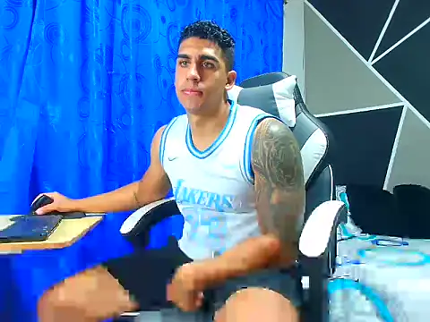 Snapshot of astrom_greyy chatting on 09-30-25, 01:38 astrom greyy online show from 09-30-25, 01:38