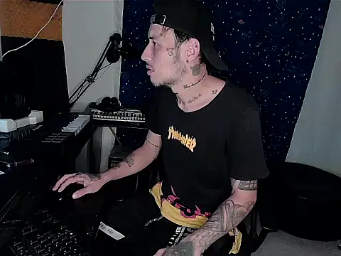 Snapshot of patrik_tattoo_ chatting on 12-06-24, 02:46 patrik tattoo online show from 12-06-24, 02:46