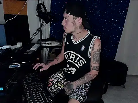 Snapshot of patrik_tattoo_ chatting on 12-06-24, 11:47 patrik tattoo online show from 12-06-24, 11:47