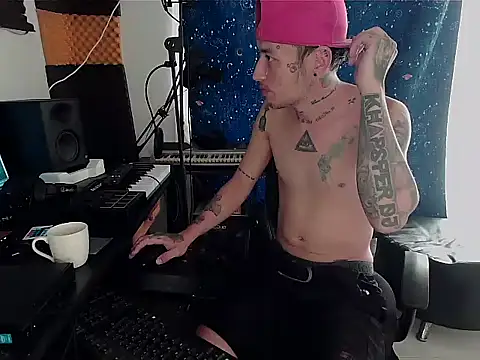 Snapshot of patrik_tattoo_ chatting on 12-09-24, 06:25 patrik tattoo online show from 12-09-24, 06:25