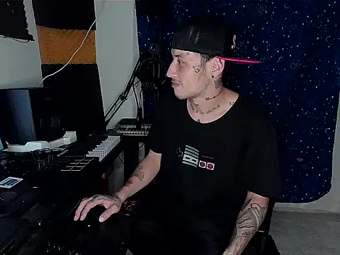 Snapshot of patrik_tattoo_ chatting on 12-11-24, 04:07 patrik tattoo online show from 12-11-24, 04:07