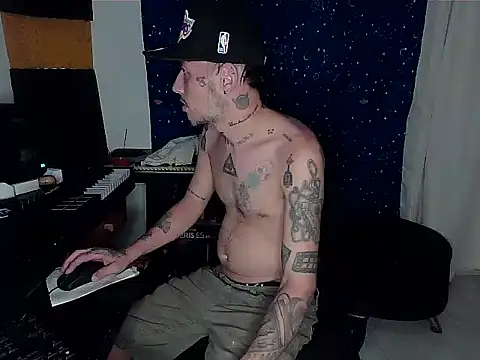 Snapshot of patrik_tattoo_ chatting on 12-28-24, 05:02 patrik tattoo online show from 12-28-24, 05:02