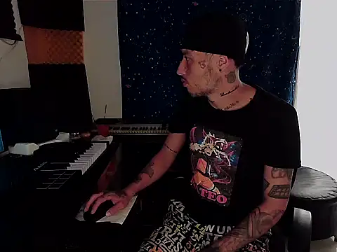 Snapshot of patrik_tattoo_ chatting on 12-30-24, 01:36 patrik tattoo online show from 12-30-24, 01:36