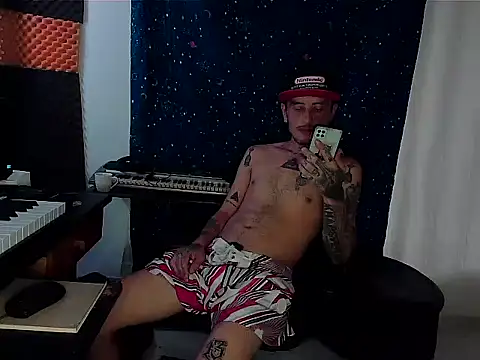 Snapshot of patrik_tattoo_ chatting on 01-28-25, 11:17 patrik tattoo online show from 01-28-25, 11:17