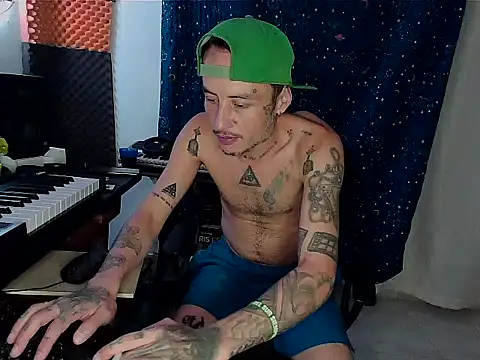 Snapshot of patrik_tattoo_ chatting on 01-30-25, 06:35 patrik tattoo online show from 01-30-25, 06:35