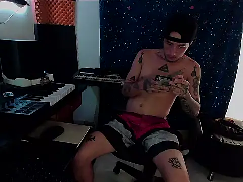 Snapshot of patrik_tattoo_ chatting on 02-21-25, 10:15 patrik tattoo online show from 02-21-25, 10:15