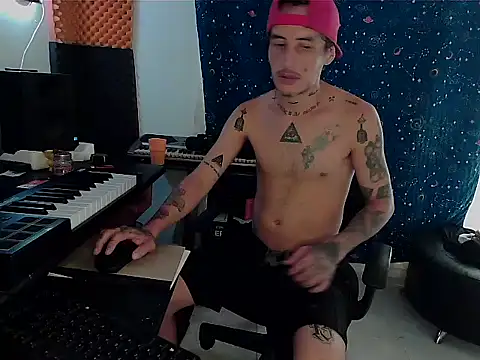 Snapshot of patrik_tattoo_ chatting on 03-19-25, 03:40 patrik tattoo online show from 03-19-25, 03:40