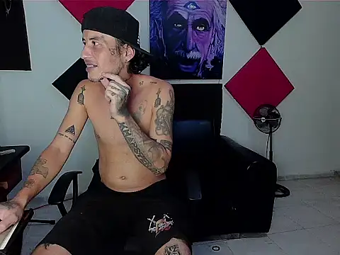 Snapshot of patrik_tattoo_ chatting on 10-08-25, 04:54 patrik tattoo online show from 10-08-25, 04:54
