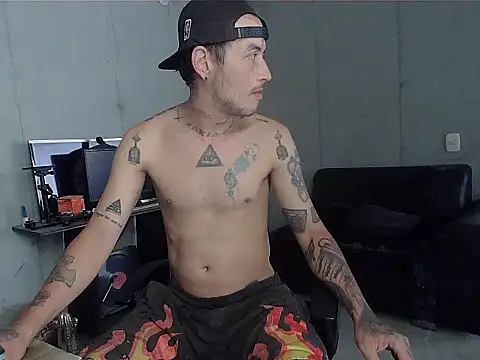 patrik tattoo  online show from 04-06-26, 04:30