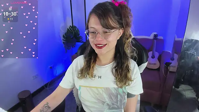 Snapshot of blackberrys_ chatting on 10-13-25, 01:44 blackberrys online show from 10-13-25, 01:44