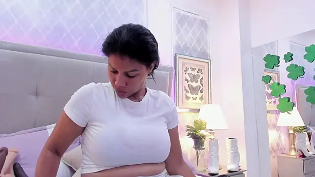 Snapshot of KarenGuzman_ chatting on 03-19-25, 12:56 KarenGuzman online show from 03-19-25, 12:56