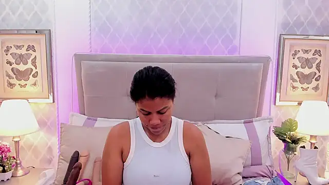 Snapshot of KarenGuzman_ chatting on 03-21-25, 12:39 KarenGuzman online show from 03-21-25, 12:39