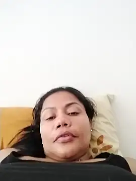 Snapshot of KarenGuzman_ chatting on 11-11-25, 03:56 KarenGuzman online show from 11-11-25, 03:56