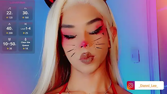 DanniLee  online show from 10-31-25, 10:11