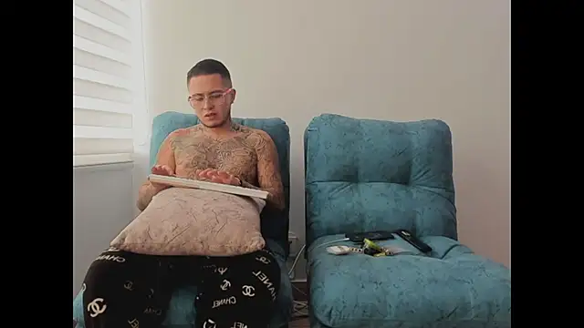 Snapshot of tamy_ian chatting on 11-25-25, 01:00 tamy ian online show from 11-25-25, 01:00