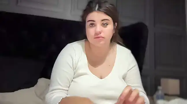 Snapshot of curvybabesx1 chatting on 03-21-25, 05:11 curvybabesx1 online show from 03-21-25, 05:11