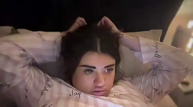 Snapshot of curvybabesx1 chatting on 03-22-25, 06:11 curvybabesx1 online show from 03-22-25, 06:11