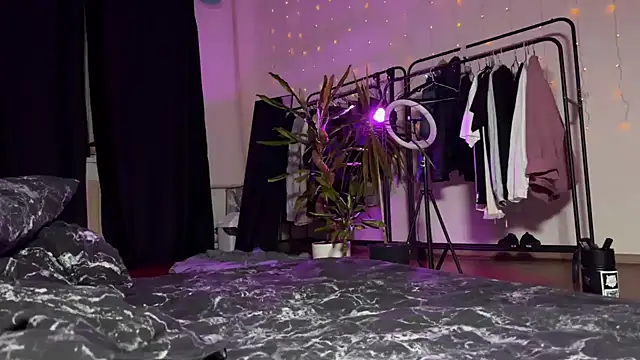 Snapshot of PaulaPratt chatting on 12-14-24, 05:29 PaulaPratt online show from 12-14-24, 05:29