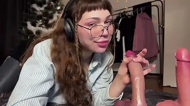 Snapshot of PaulaPratt chatting on 12-16-24, 03:32 PaulaPratt online show from 12-16-24, 03:32